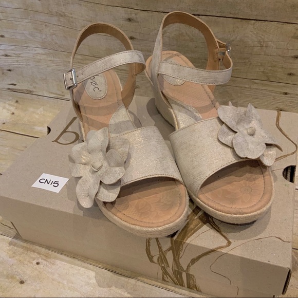 BOC Shoes Cream & Gold Wedge Sandals Size 11 M - Picture 4 of 8